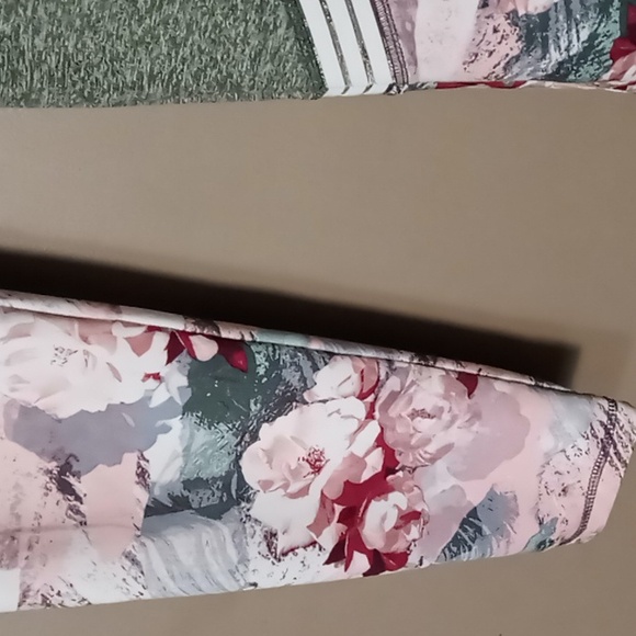 Justice Gray Leggings w Flower Legs Size 18Plus - Picture 5 of 7